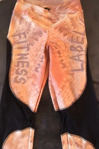 Legging com detalhe em tela lateral preta tamanho P