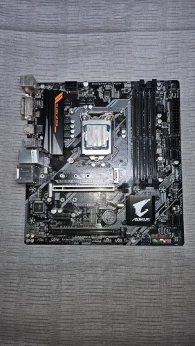 Intel Core i5-9400 / Gigabyte B360M AORUS GAMING 3 / Air Cooler
