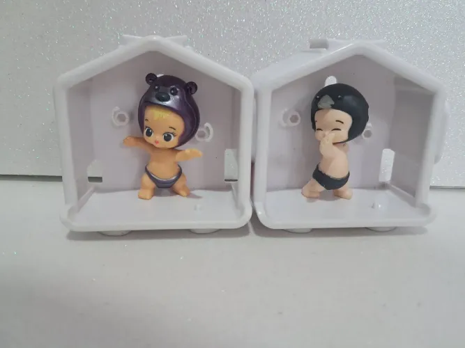 Lote Bonecas Bebê Twozies com casinha 