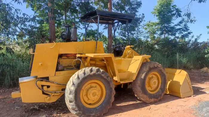 Excelente Pá carregadeira Case W7