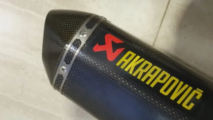 ESCAPAMENTO AKRAPOVIC