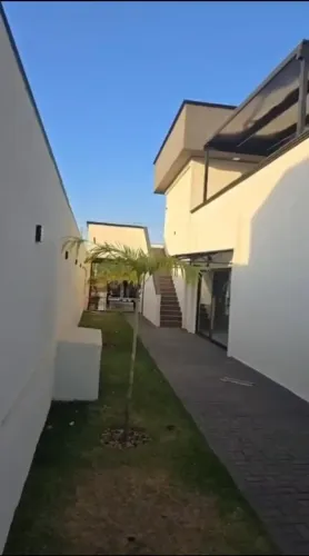 Sobrado de luxo em Caldas Novas. Condomínio fechado Marinas di Caldas na beira do lago cor