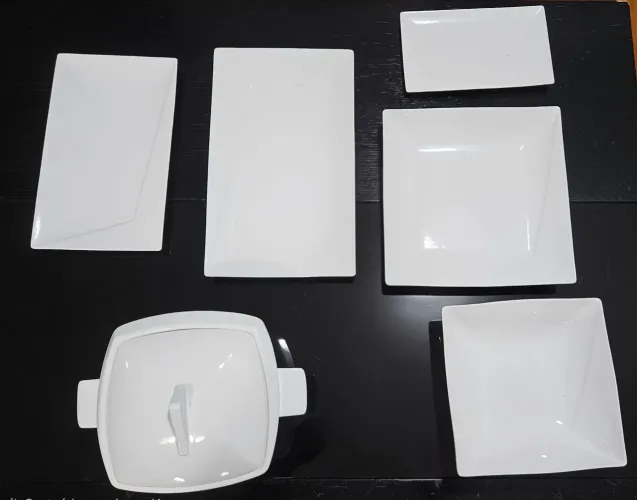 Conjunto de Porcelanas/ louças finas Brancas
