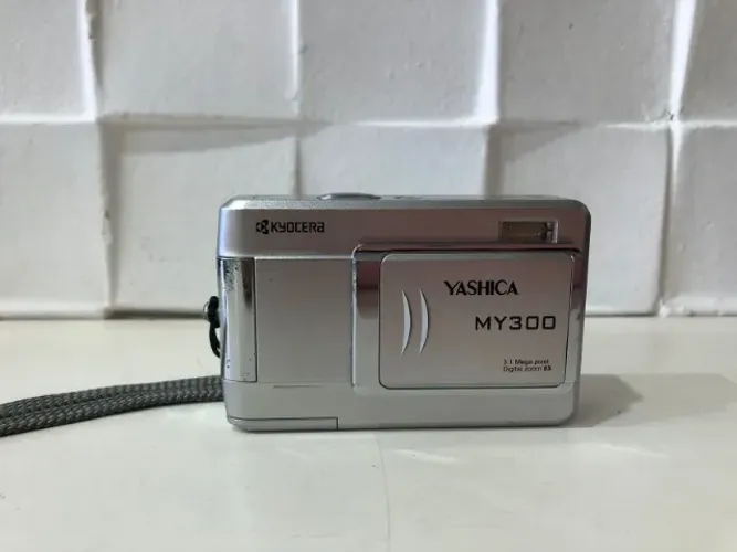 câmera yashica kyocera my 300 3.1 mega pixel
