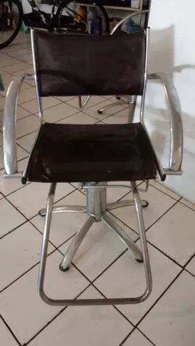 CADEIRA DE CABELEIREIRO PROFISSIONAL PERFEITO ESTADO