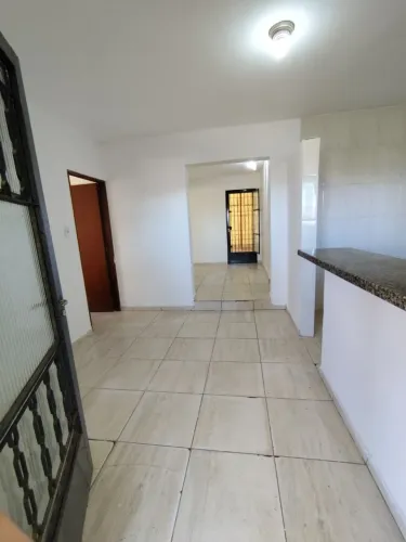 Casa 3 quartos, vaga p/ carros, terreno 1000mt