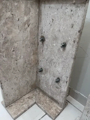 Duas bases granito 60cm altura cada, valor das duas peças.