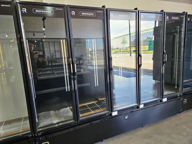 expositora refrigerada 5 portas para bebidas e lacticínios - a pronta entrega