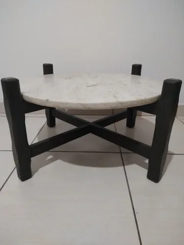 Mesa decorativa em pedra