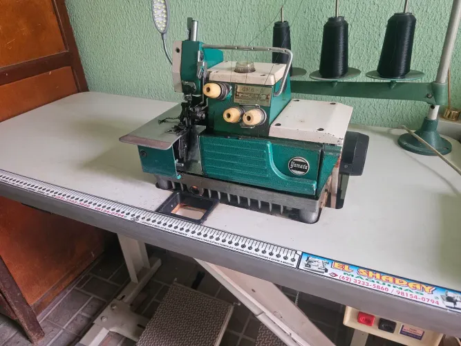 Máquina de Costura Overlock