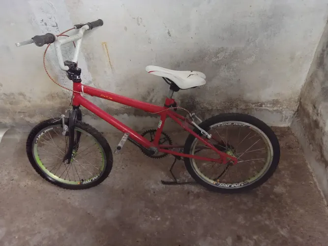 Bicicleta precisando de reparos