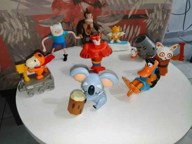 Brinquedos variados