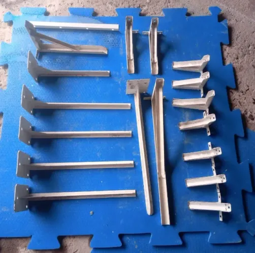 Mão francesa de ferro com cobertura branca epoxi