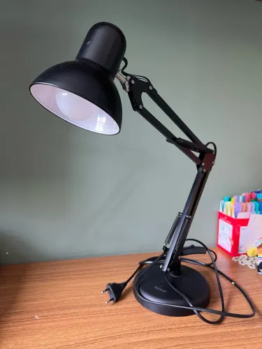 Luminária Articulada De Mesa Abajur Tipo Pixar Com Base E Garra (Preto)