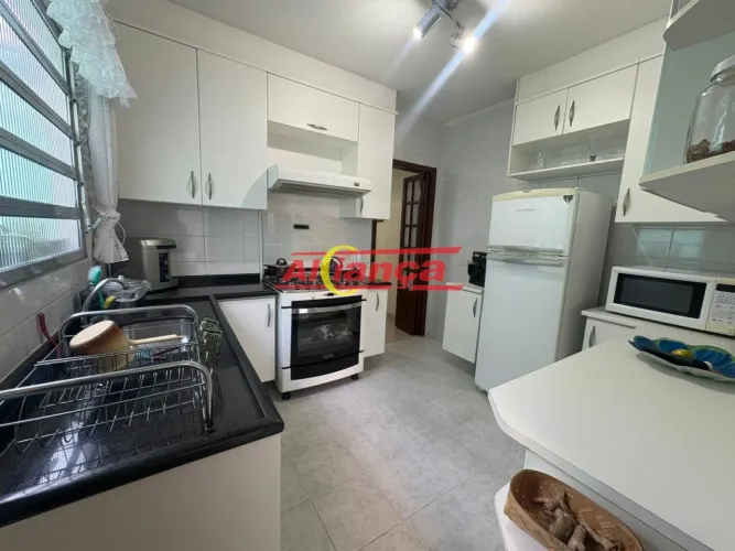 Lindo Sobrado no Jardim Vila Galvão, 3 quartos, 1 suite.