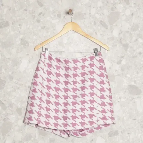 SHORTS-SAIA LILÁS E BRANCO UNIQUE CHIC 40