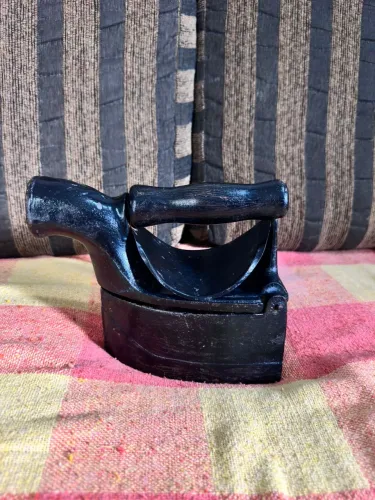 Vendo Ferro de Passar à Brasa Antigo - Relíquia 
