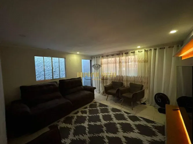 Casa térrea com 2 Suítes para Venda no bairro Parque Maria Helena em Suzano - SP