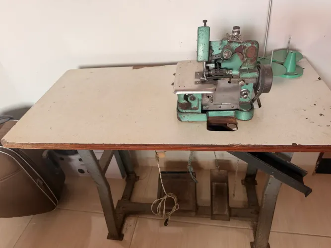 Máquina overloque semi industrial