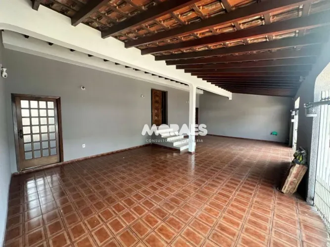 Casa com 3 quartos, sendo 1 suíte, 270 m² - venda por R$ 650.000 ou aluguel por R$ 3.300/m