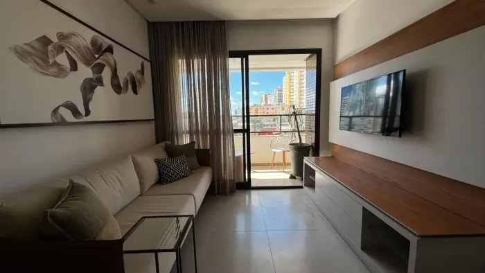 APARTAMENTO 2 QUARTOS, 1 SUÍTE, VARANDA, DECORADO, NO RIO VERMELHO