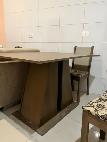 Mesa com 6 cadeiras