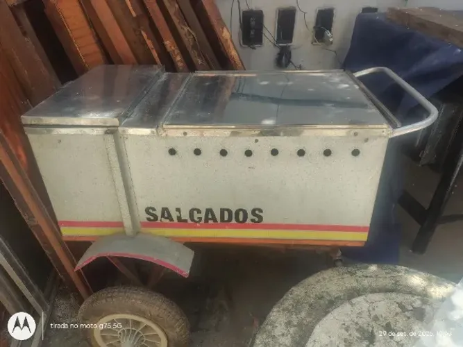 Vendo Carinho de bebidas grande