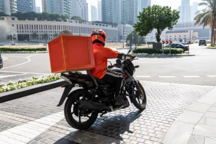 Agrega moto e carro para entregas 