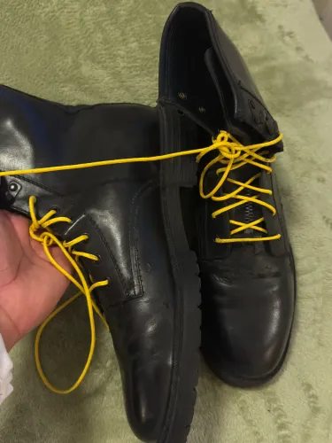 Bota Zara cano médio tamanho 41 pouco uso ! Acompanha cadarço amarelo