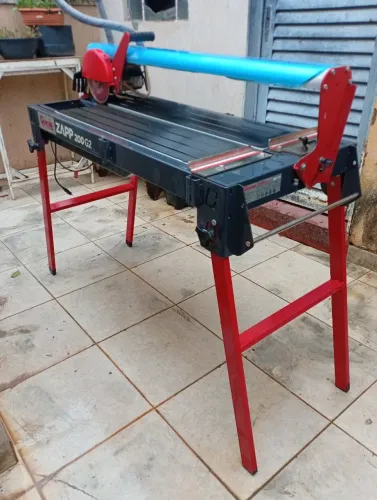 Vendo esta máquina pra porcelanato e granito