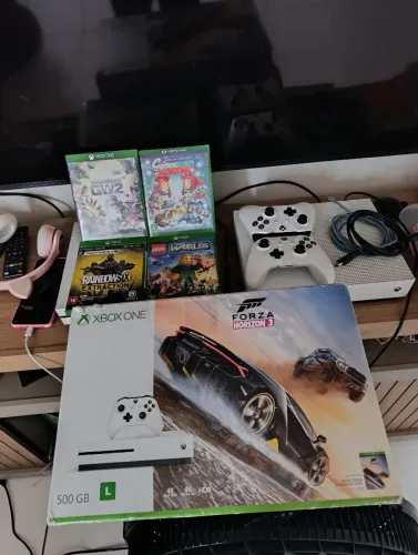 Oportunidade Xbox one S 500G caixa 2 controles original e 4 jogos mídia física de brinde