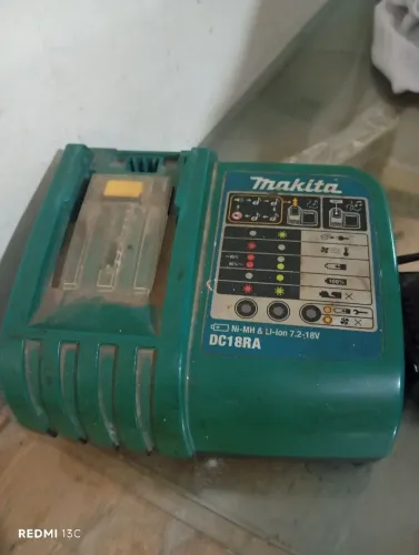 Carregador De Bateria 14,4 a 18V DC18RA 220V Makita