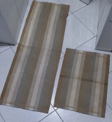Conjunto tapetes novos 2 peças 20,00 retira na rua da Mooca 