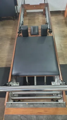 APARELHO REFORMER DE PILATES