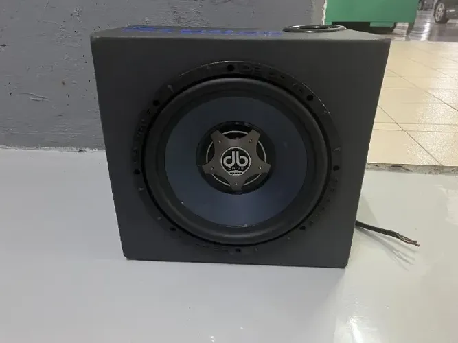 Caixa dutada com subwoofer de 12 polegadas DbDrive - barato - excelente estado
