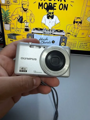 Câmera Digital Olympus VG-110 12MP Zoom Óptico 4x (Perfeita/Vintage)