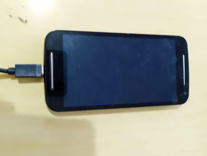 Celular moto G2 tem trocar o conector de carga