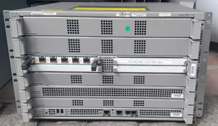 Roteadores de serviços de agregação cisco ASR 1006 nao incluso licença 