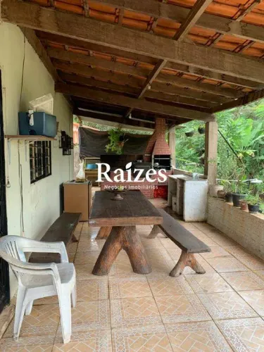 Chácara Rural em Uberlândia - 3 Dormitórios (1 Suíte), 140m² Úteis em 1.000m² de Terreno