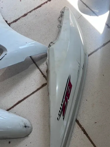 Peças originais Honda usadas - carenagens, farol e acessórios