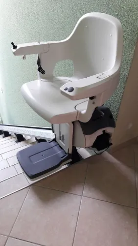 CADEIRA ELEVATÓRIA