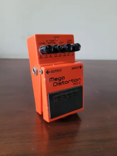Boss Mega Distortion MD-2