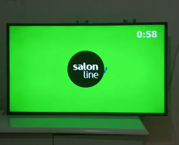 TV SMART 43 polegadas com pezinho e controle em perfeito estado 