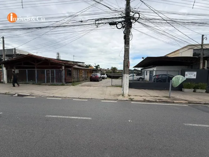 Excelente area na Lucas Nogueira Garces com frente pra duas ruas