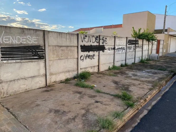 Venda de Terreno / Padrão na cidade de Franca