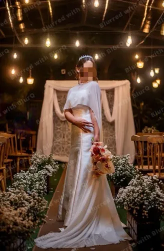 Vestido de Noiva Off white com capa removível