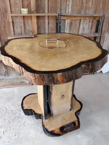 Mesa adega rústica
