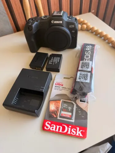 Câmera CANON R8 Nova + 2 baterias + SD card