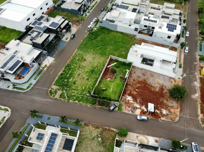 Terreno à venda com 311,62 m2, plano e próximo à Avenida Mandacaru