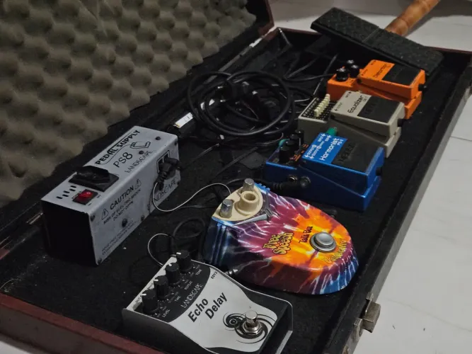 Setup Completo de Pedais de Guitarra - Boss, Harmonist, Wah, Delay + Fonte para 8 Pedais